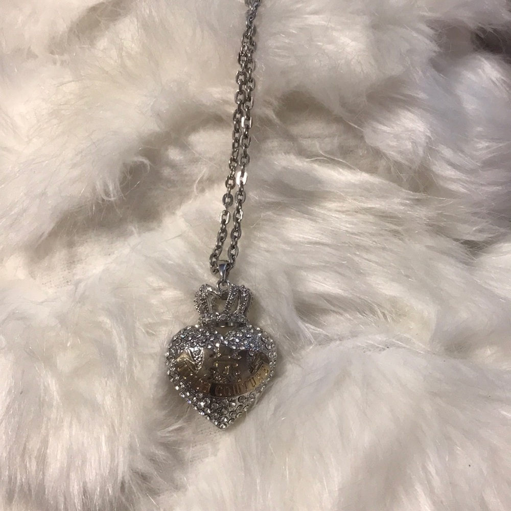 Long chain juicy couture necklace